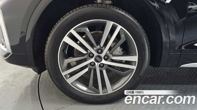 Audi Q5 FY 45 TFSI Quattro Premium - фото 4