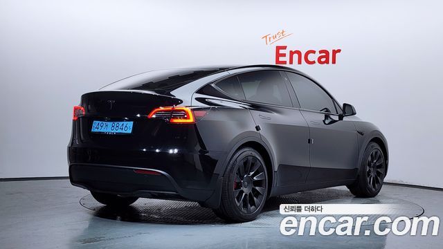 Tesla Model Y RWD - фото 1