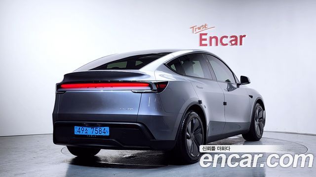 Tesla Model Y Long Range AWD - фото 1