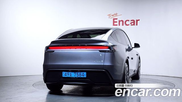 Tesla Model Y Long Range AWD - фото 3