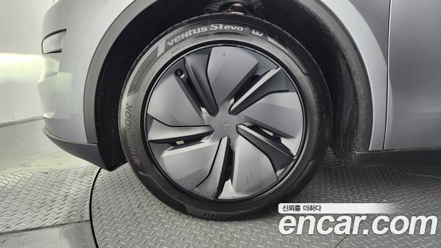 Tesla Model Y Long Range AWD - фото 4