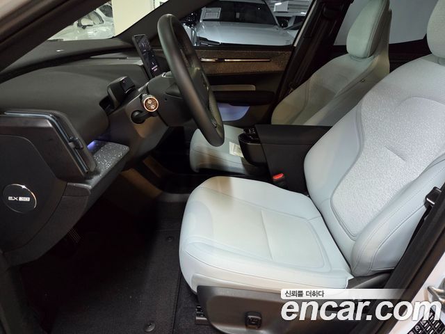 Volvo EX30 Ultra - фото 1