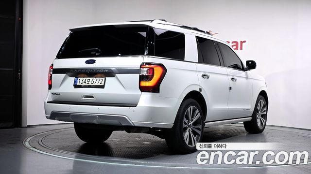 Ford Expedition Platinum 4WD 7Seater - фото 1