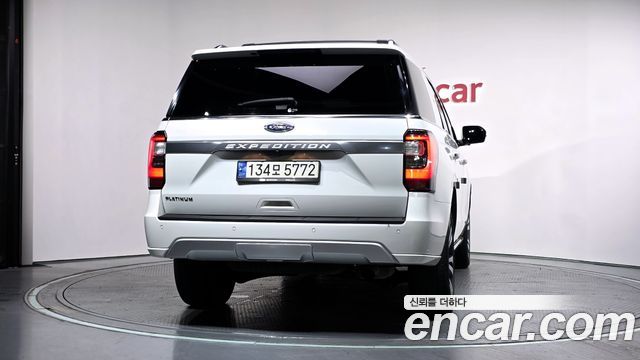 Ford Expedition Platinum 4WD 7Seater - фото 3