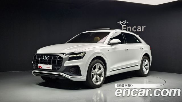 Audi Q8 45 TDI Quattro Premium - фото 0