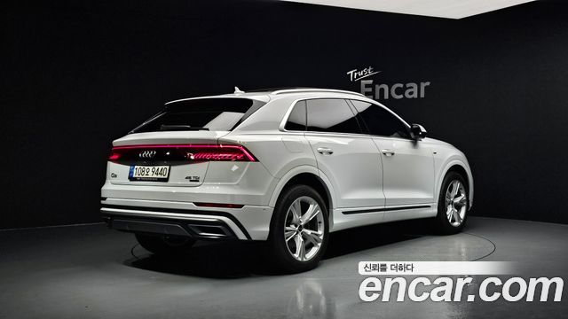 Audi Q8 45 TDI Quattro Premium - фото 1