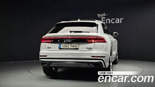Audi Q8 45 TDI Quattro Premium - фото 3