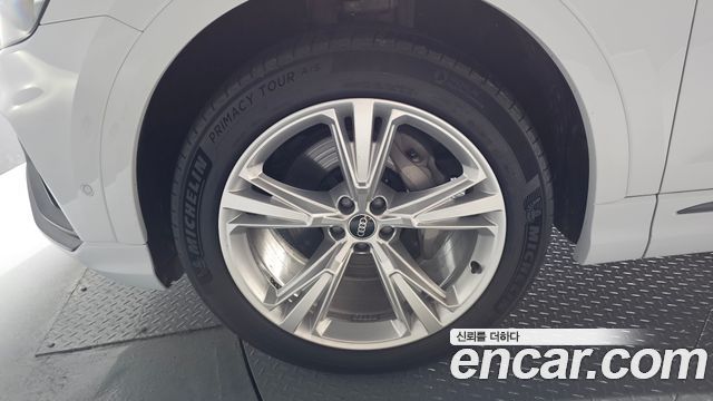 Audi Q8 45 TDI Quattro Premium - фото 4
