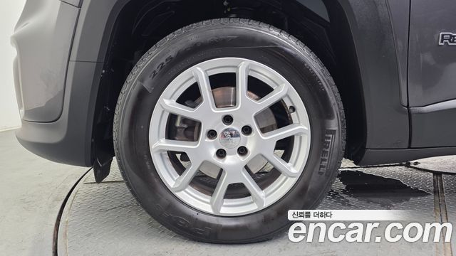 Jeep Renegade 2.4 Limited - фото 4