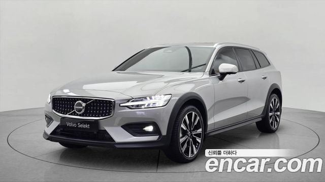 Volvo V60 2-го поколения B5 Ultimate AWD - фото 0