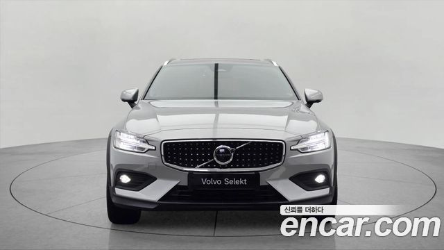 Volvo V60 2-го поколения B5 Ultimate AWD - фото 1