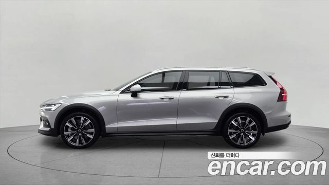 Volvo V60 2-го поколения B5 Ultimate AWD - фото 2