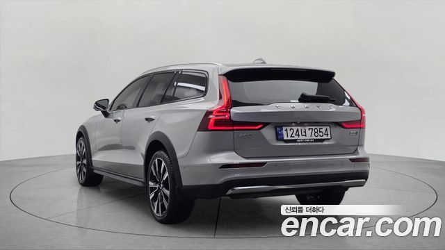 Volvo V60 2-го поколения B5 Ultimate AWD - фото 3