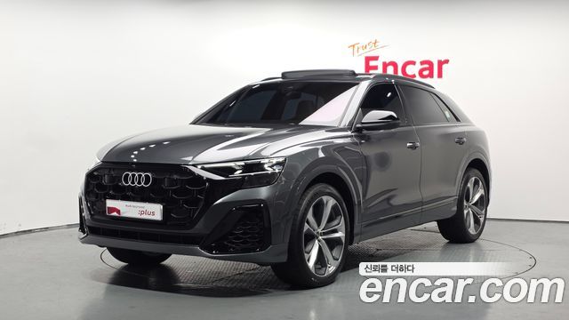 Audi Q8 55 TFSI Quattro Premium - фото 0