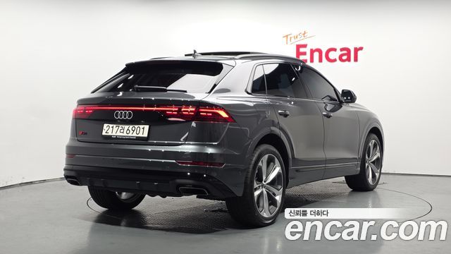 Audi Q8 55 TFSI Quattro Premium - фото 1