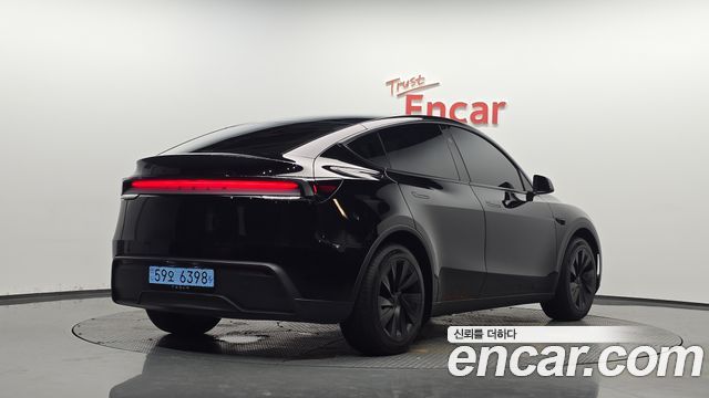 Tesla Model Y RWD - фото 0