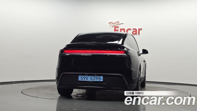 Tesla Model Y RWD - фото 2