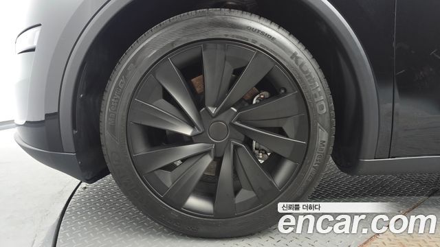 Tesla Model Y RWD - фото 3