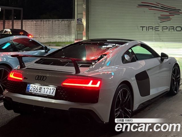 Audi R8 5.2 V10 Performance Coupe - фото 3