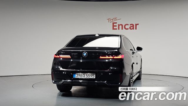 BMW 7 Series G70 740i xDrive M Sport Limited - фото 2