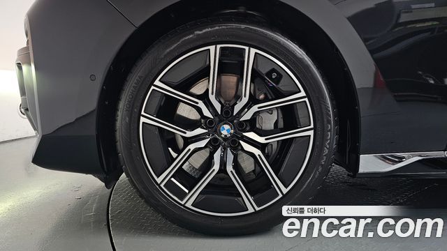 BMW 7 Series G70 740i xDrive M Sport Limited - фото 3