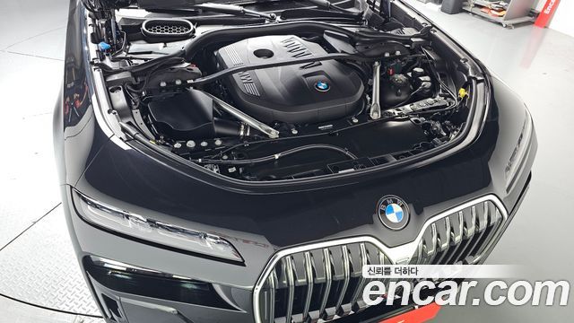 BMW 7 Series G70 740i xDrive M Sport Limited - фото 4