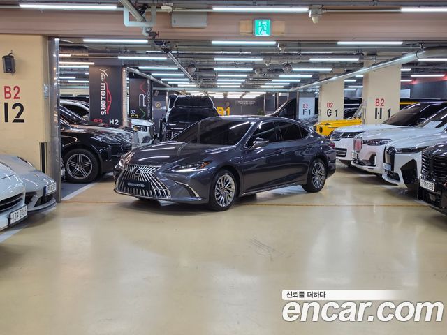 Lexus ES 300h 7-го поколения Executive - фото 0