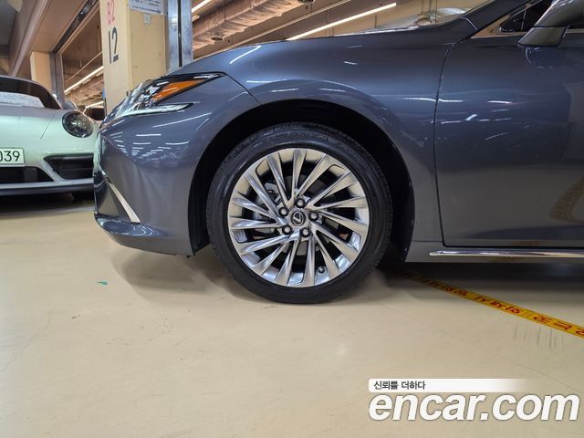 Lexus ES 300h 7-го поколения Executive - фото 4