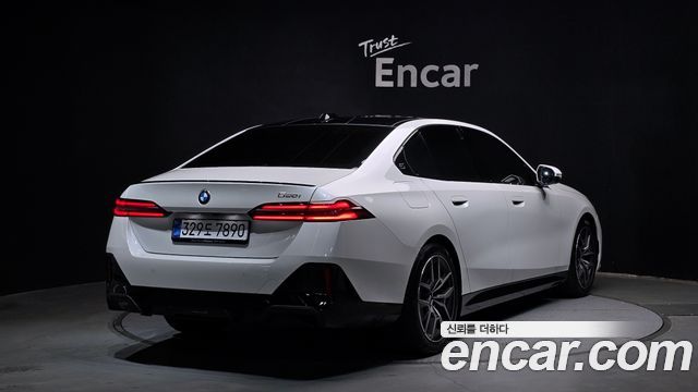 BMW 5 Series G60 520i Special Edition - фото 1