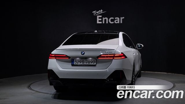 BMW 5 Series G60 520i Special Edition - фото 3