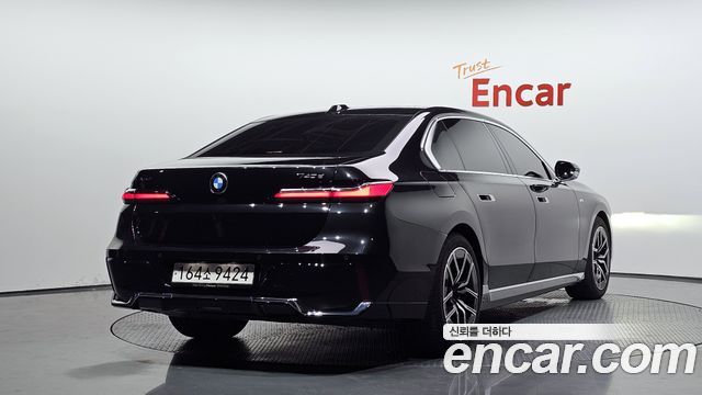 BMW 7 Series G70 740d xDrive M Sport - фото 0