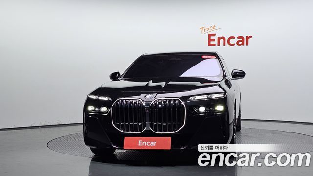 BMW 7 Series G70 740d xDrive M Sport - фото 1