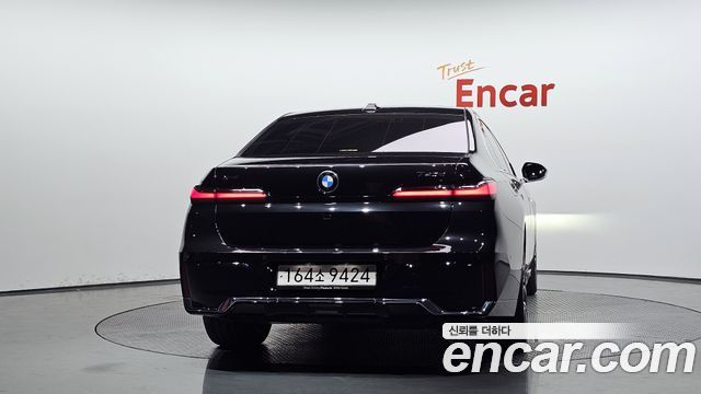 BMW 7 Series G70 740d xDrive M Sport - фото 2