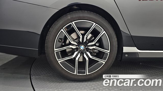 BMW 7 Series G70 740d xDrive M Sport - фото 3