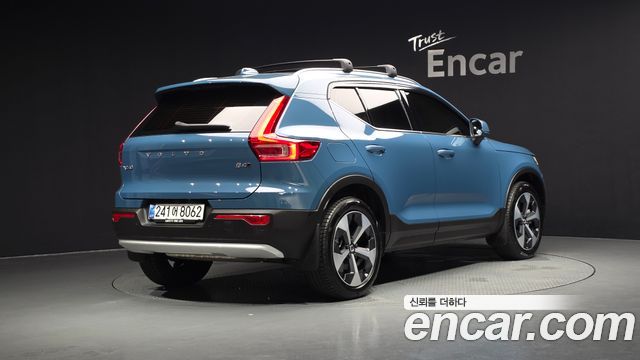 Volvo XC40 B4 Ultra Bright - фото 0