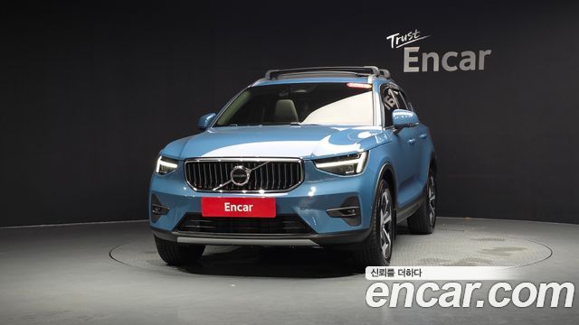 Volvo XC40 B4 Ultra Bright - фото 1