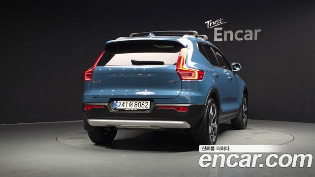 Volvo XC40 B4 Ultra Bright - фото 2