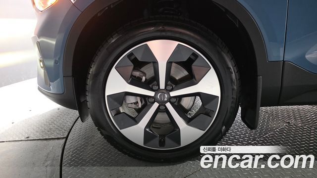 Volvo XC40 B4 Ultra Bright - фото 3