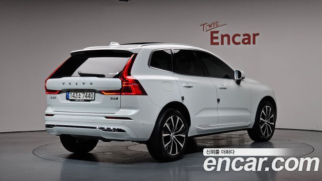 Volvo XC60 2-го поколения B6 Ultimate Bright - фото 0