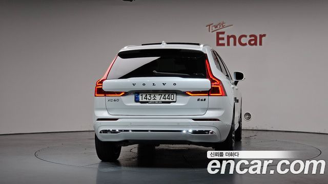 Volvo XC60 2-го поколения B6 Ultimate Bright - фото 2