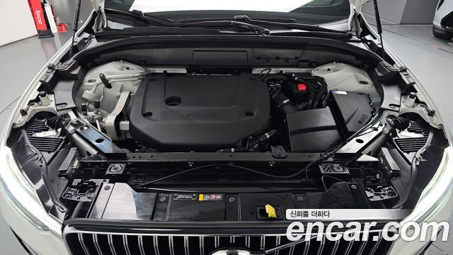 Volvo XC60 2-го поколения B6 Ultimate Bright - фото 4