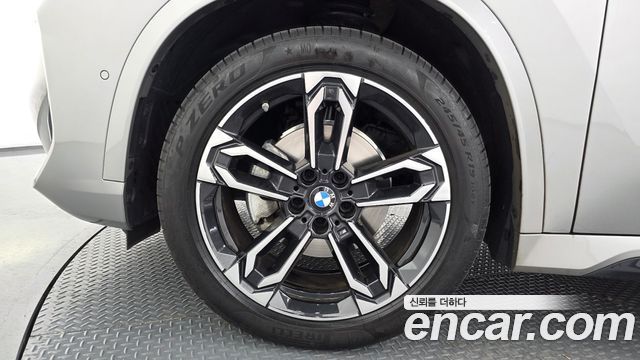 BMW X1 U11 xDrive 20i M Sport - фото 4