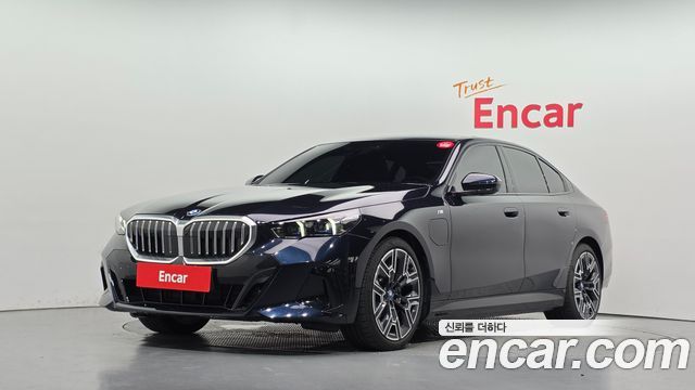 BMW 5 Series G60 530e M Sport - фото 0