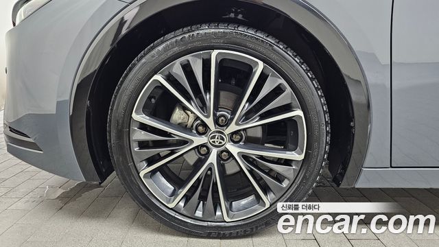 Toyota Prius 5-го поколения 2.0 XLE - фото 4