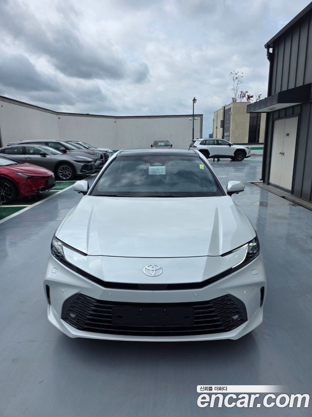 Toyota Camry XV80 2.5 XLE Premium Hybrid - фото 1