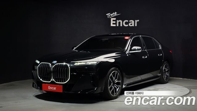 BMW 7 Series G70 740i xDrive M Sport - фото 0