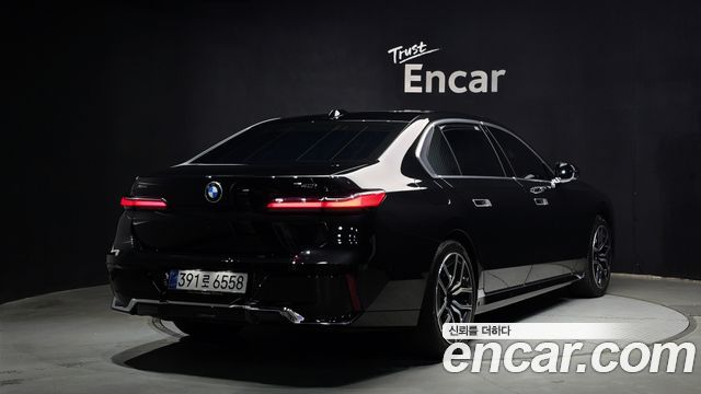 BMW 7 Series G70 740i xDrive M Sport - фото 1