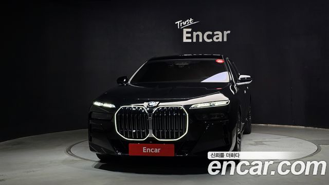 BMW 7 Series G70 740i xDrive M Sport - фото 2