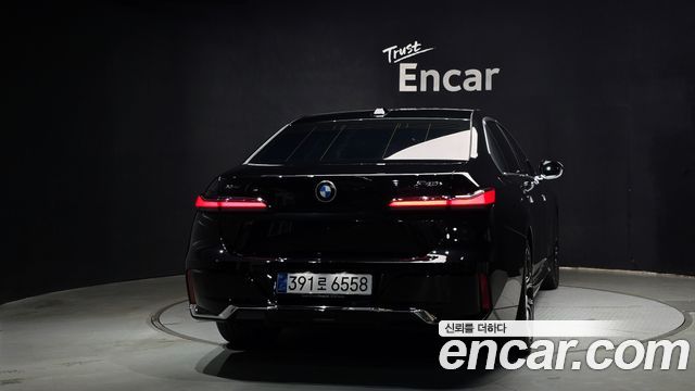 BMW 7 Series G70 740i xDrive M Sport - фото 3