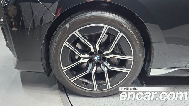 BMW 7 Series G70 740i xDrive M Sport - фото 4